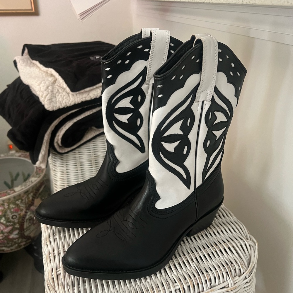 Steve Madden Laredo Black and White Western Boots